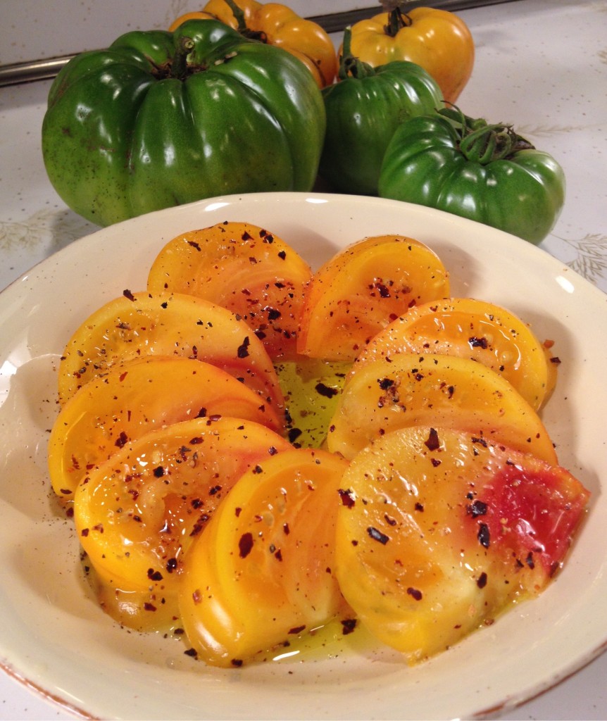 Smouder on fresh tomatoes with olive oil 