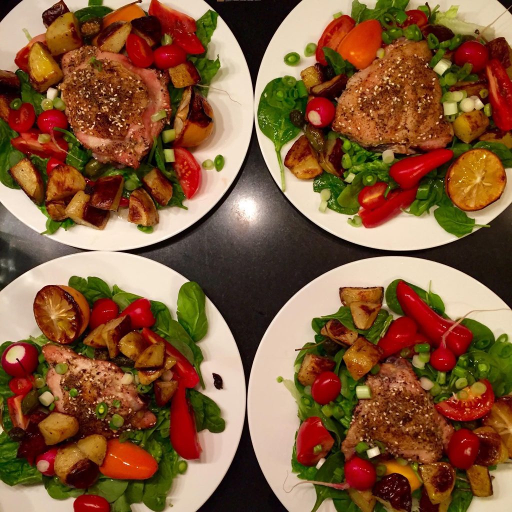 Four dinner salads with chicken thighs.